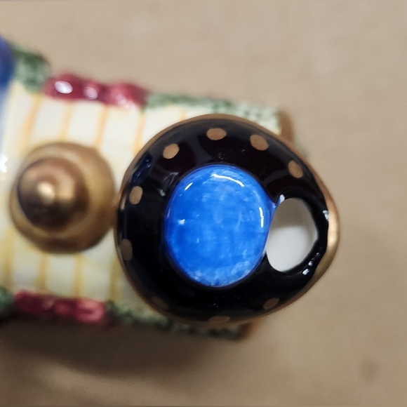 Holiday Tradition Vintage 5" Ceramic Christmas Train Teapot - Picture 6 of 9